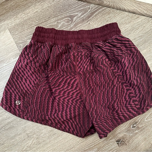 maroon and black lululemon shorts size 4 - Picture 2 of 3